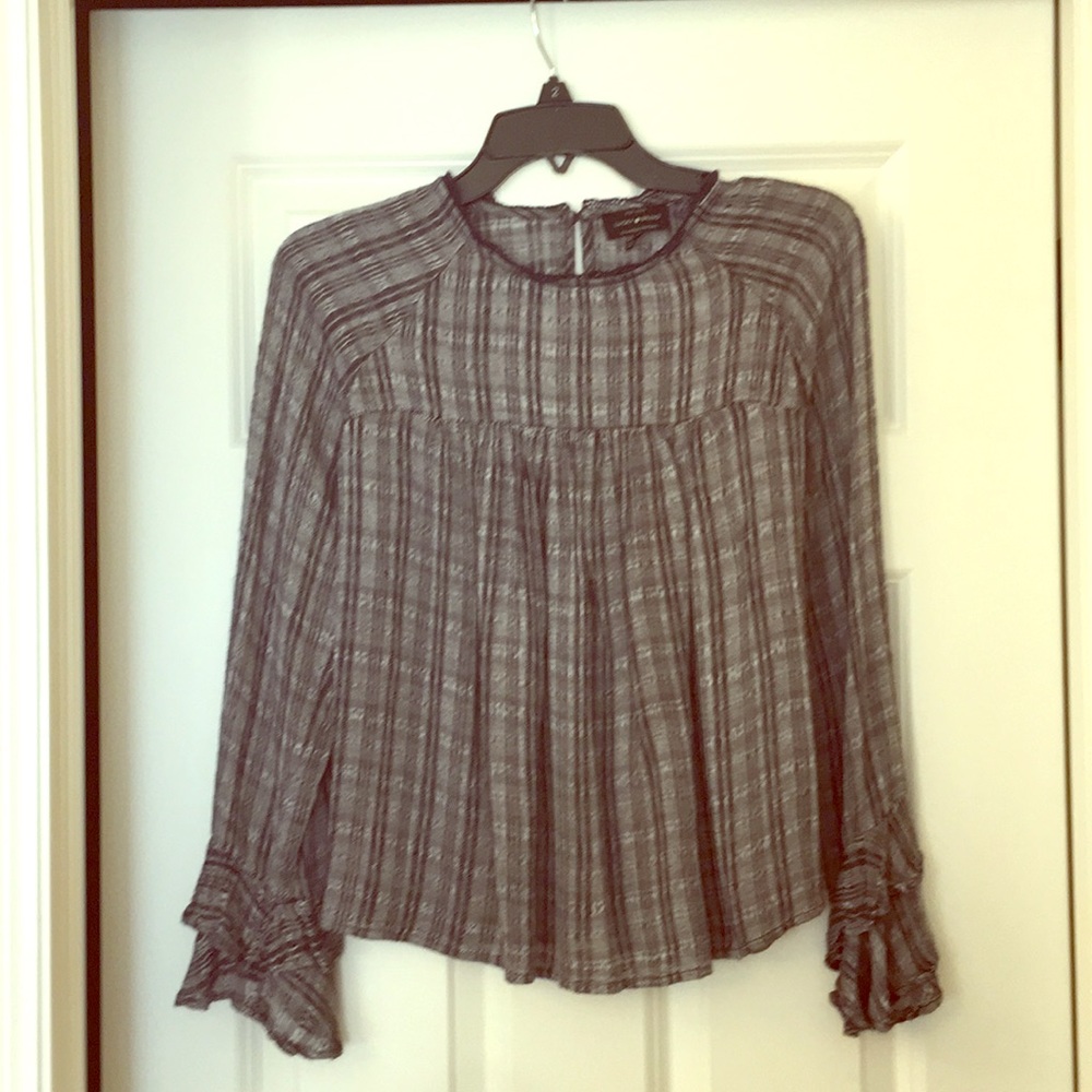 Flutter sleeve top